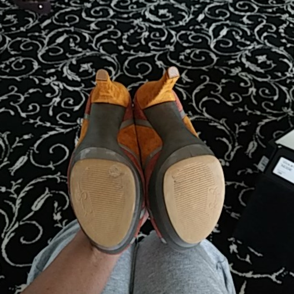 Shoes - Picture 3 of 4